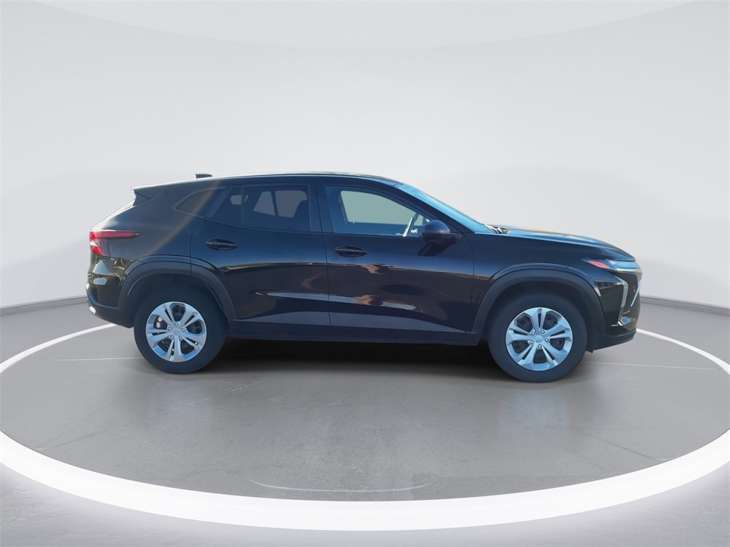 Used 2024 Chevrolet Trax LS image 9
