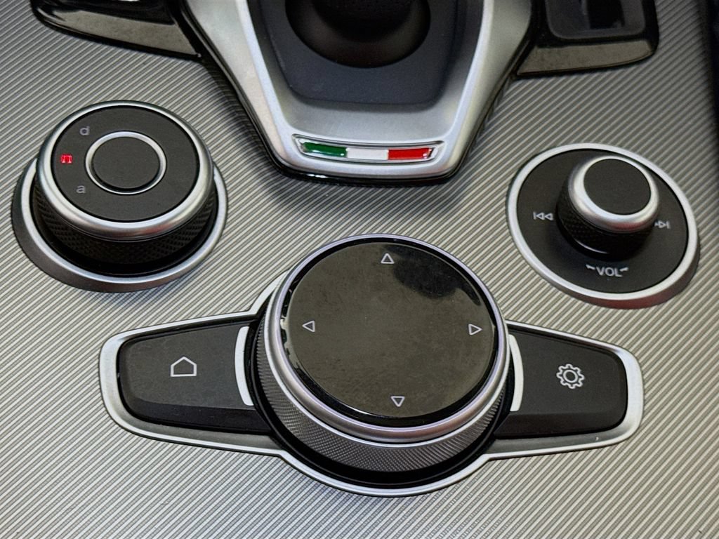Used 2023 Alfa Romeo Stelvio Veloce AWD/4WD image 12