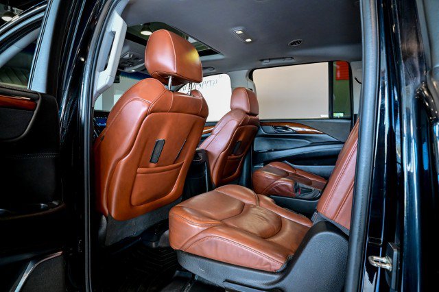 Used 2018 Cadillac Escalade ESV Luxury AWD/4WD image 18