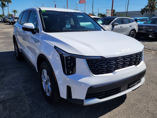 Used 2025 Kia Sorento LX image 7
