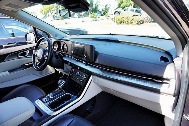 Used 2024 Kia Carnival LX FWD image 10