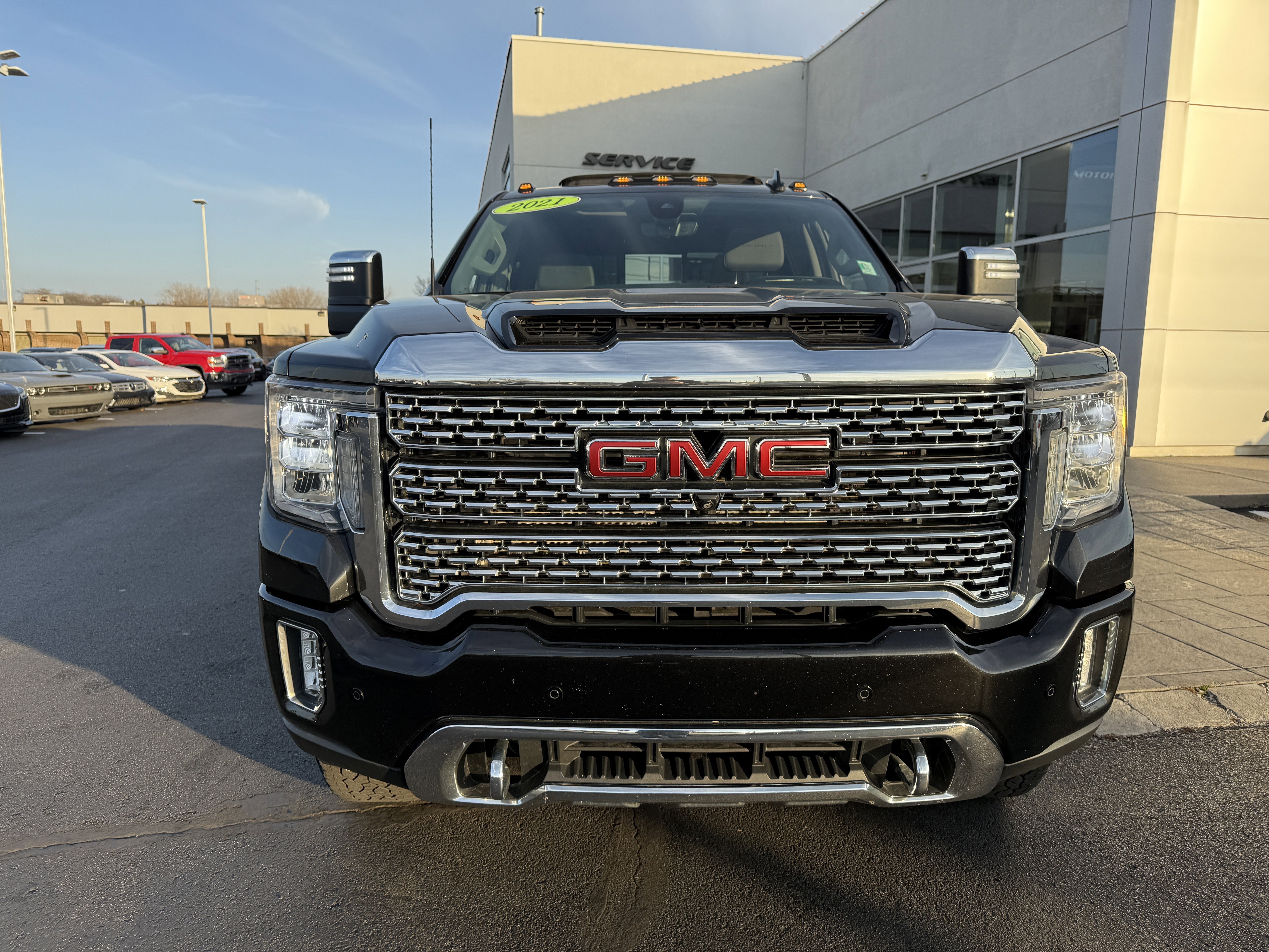 Used 2021 GMC Sierra 2500 Denali w/ Denali Black Diamond Edition image 9