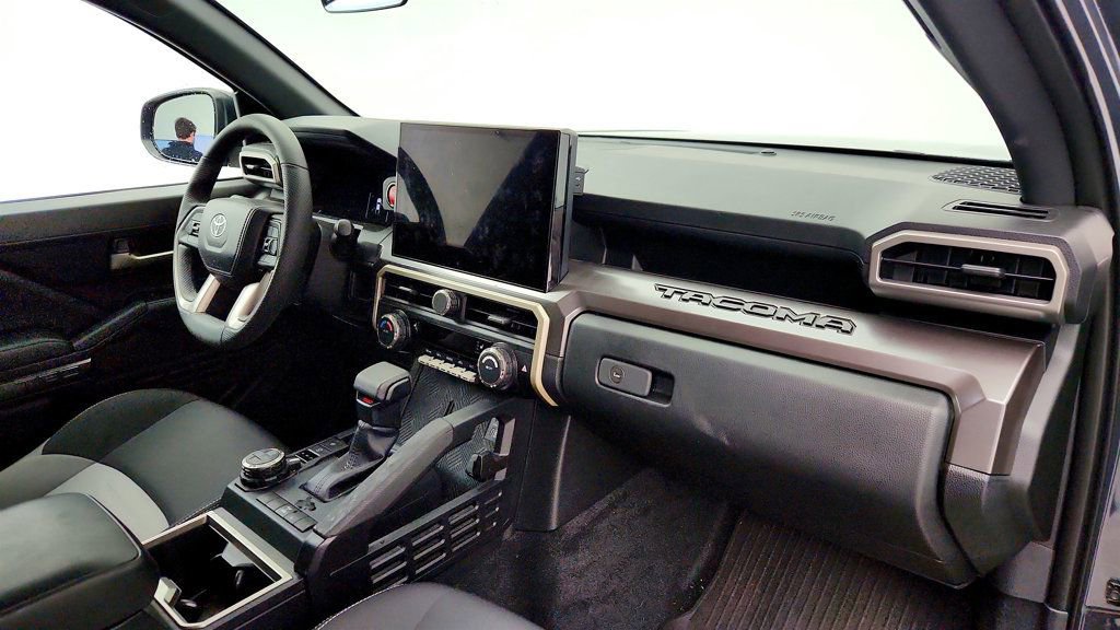 Used 2025 Toyota Tacoma TRD Off-Road AWD/4WD image 23