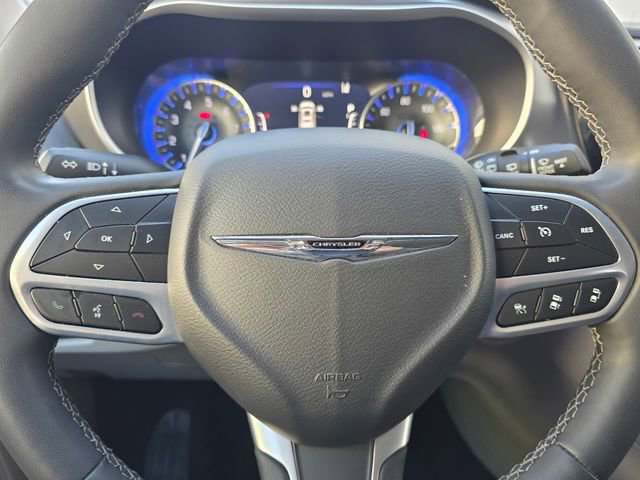 Used 2023 Chrysler Pacifica Touring-L image 36