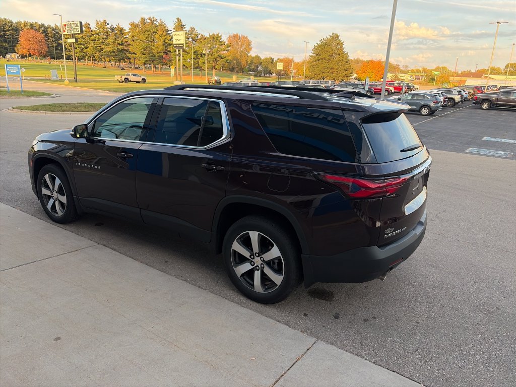 Used 2023 Chevrolet Traverse LT w/ LT Premium Package AWD/4WD image 6