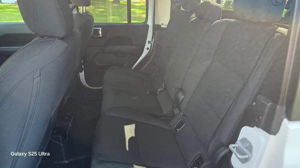 Used 2021 Jeep Gladiator Overland w/ Safety Group AWD/4WD image 16