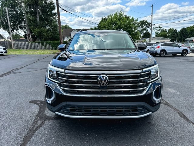 Used 2025 Volkswagen Atlas SE FWD image 2