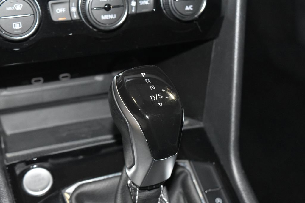 Used 2024 Volkswagen Taos SE FWD image 16