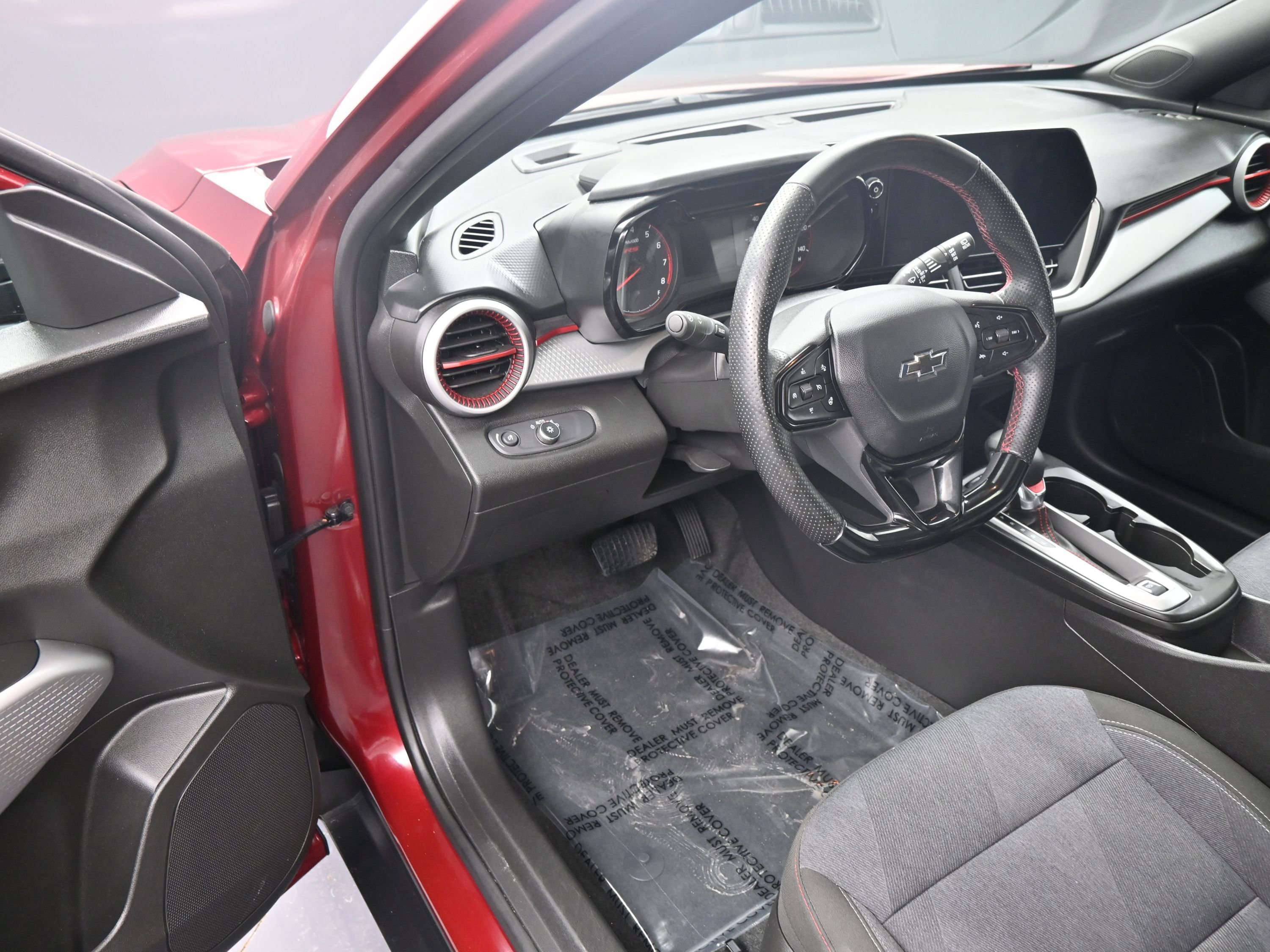 Used 2024 Chevrolet Trax RS w/ Sunroof Package image 12