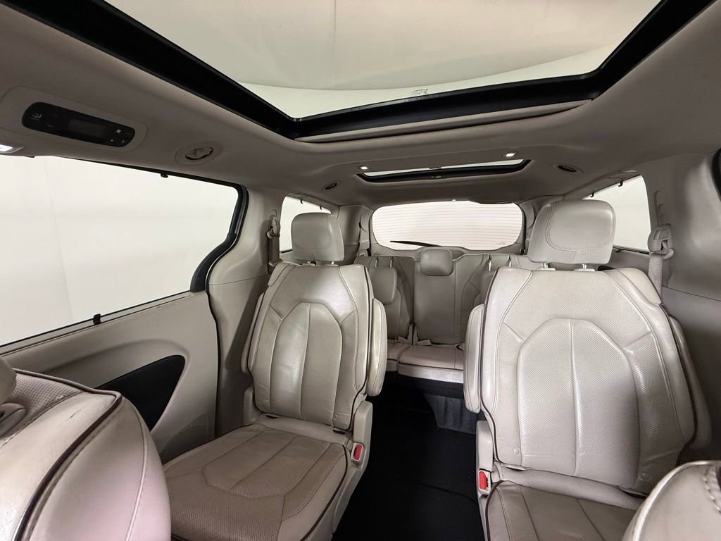 Used 2020 Chrysler Pacifica Limited image 29