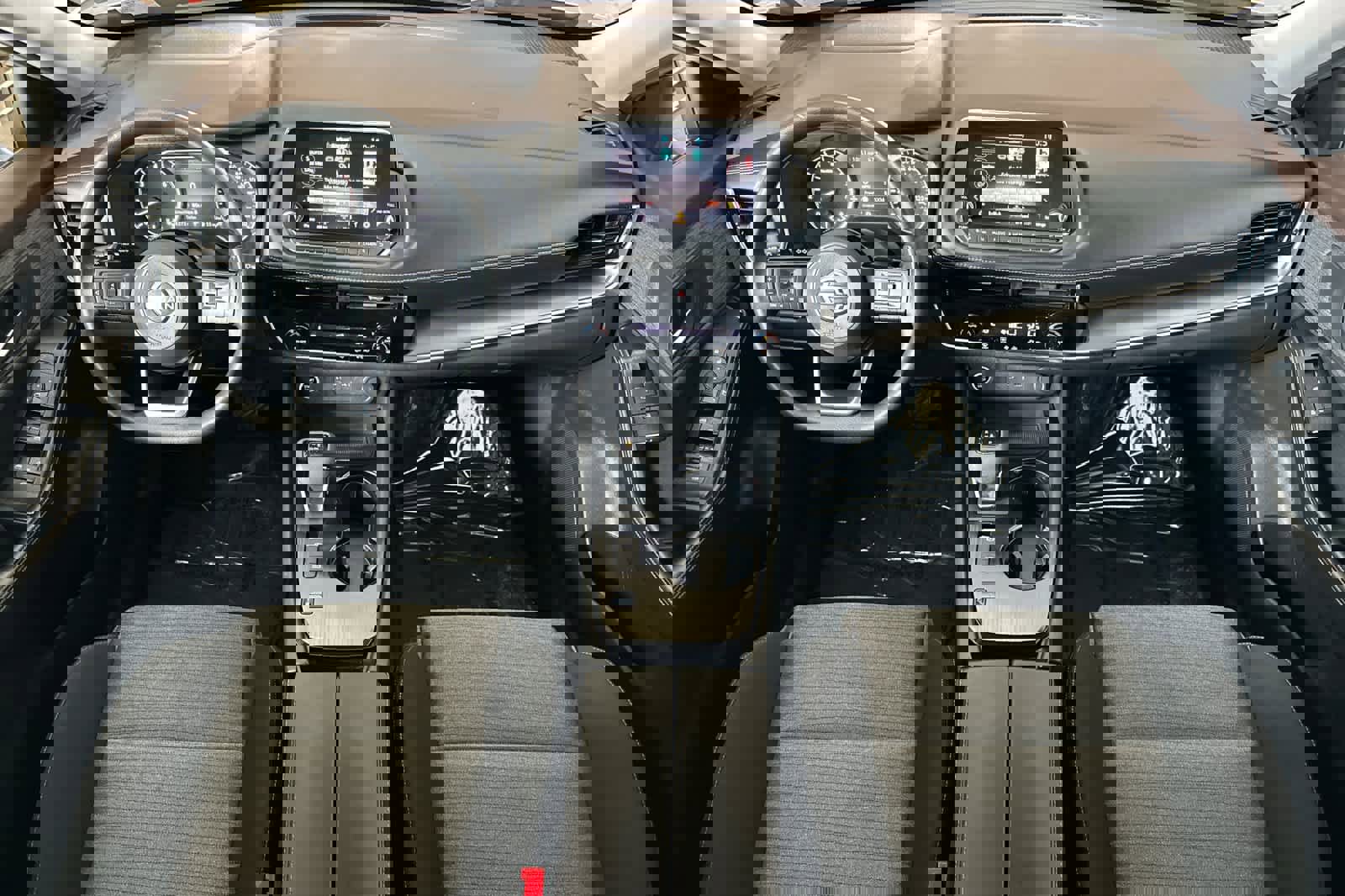 Used 2022 Nissan Rogue SV image 3