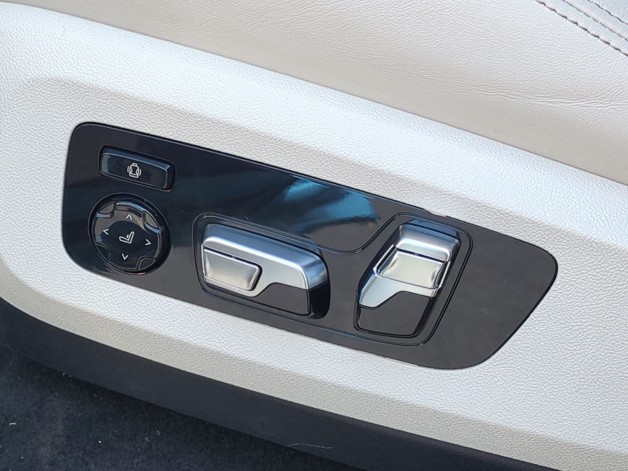 New 2027 BMW X6 M Competition w/ Executive Package AWD/4WD image 16