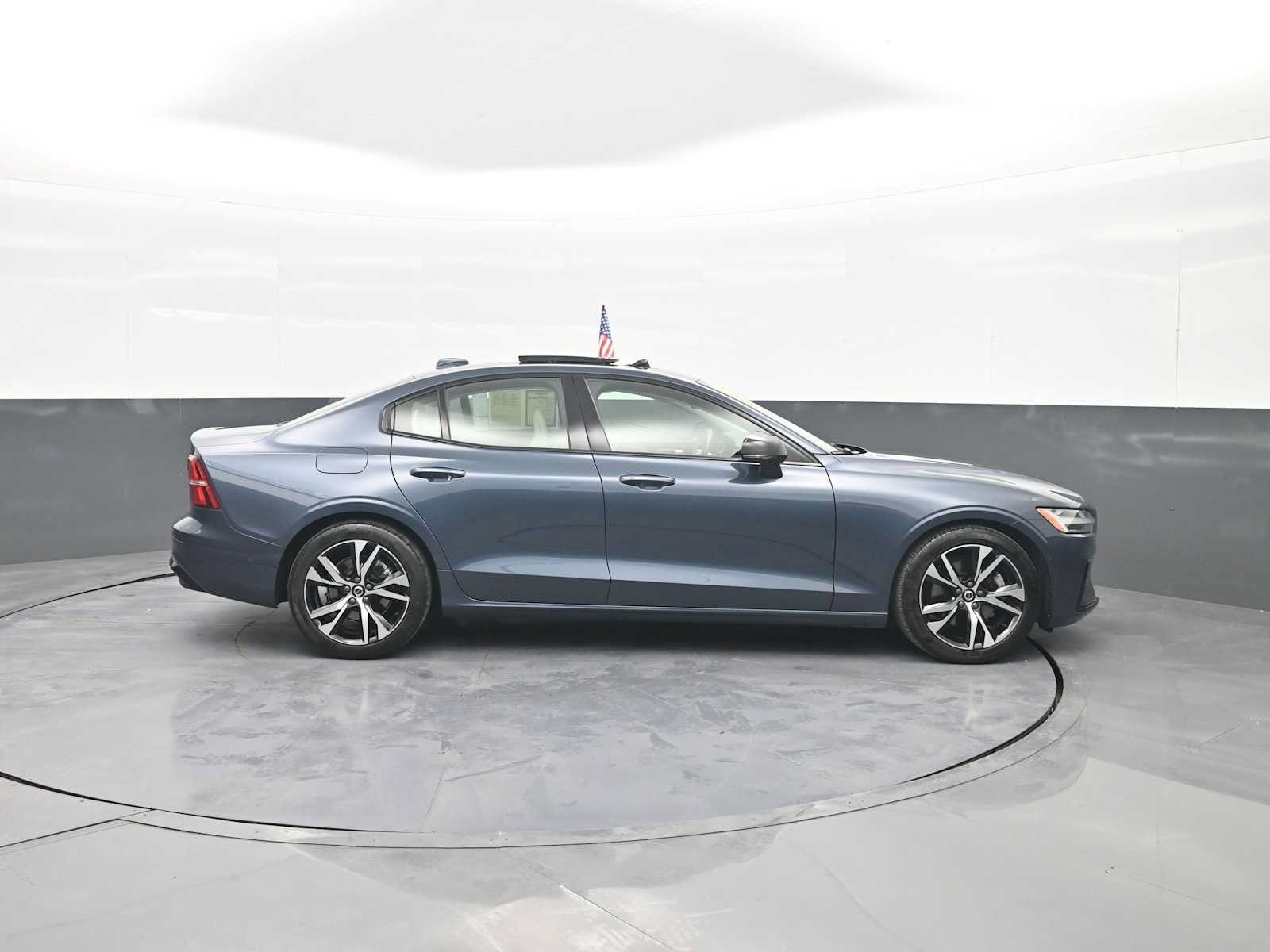 Used 2024 Volvo S60 B5 Plus AWD/4WD image 9