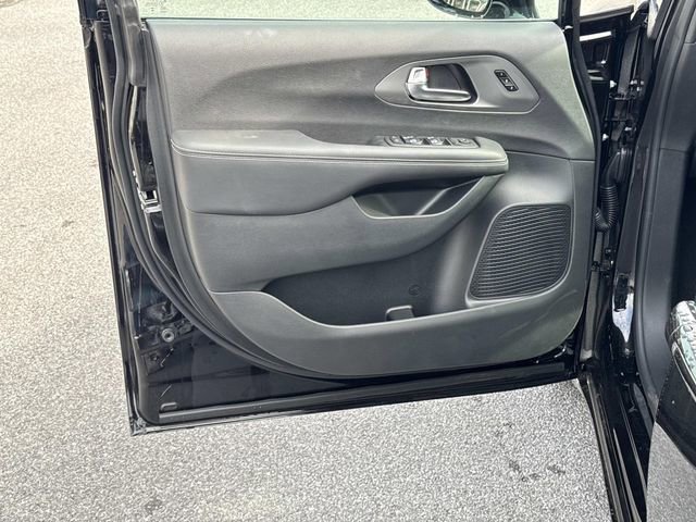 New 2026 Chrysler Pacifica Select image 10