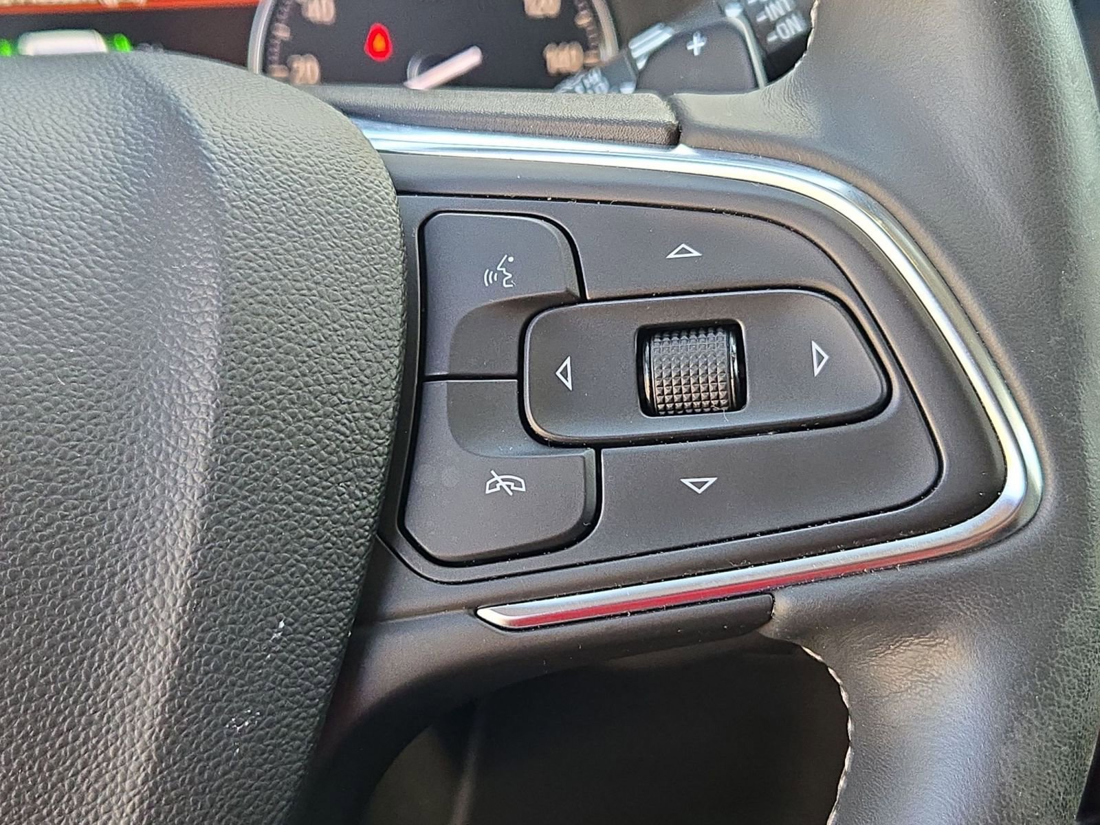 Used 2023 Buick Envision Essence w/ Sport Touring Package image 14