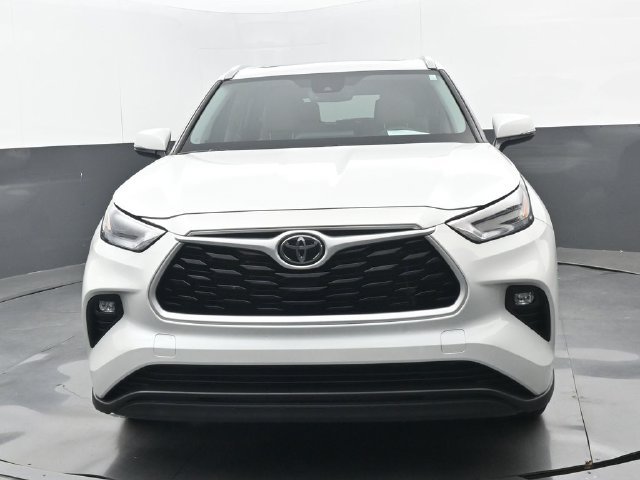 Used 2024 Toyota Highlander XLE AWD/4WD image 23