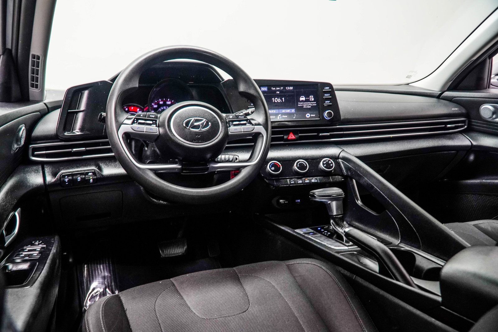 Used 2021 Hyundai Elantra SE image 5