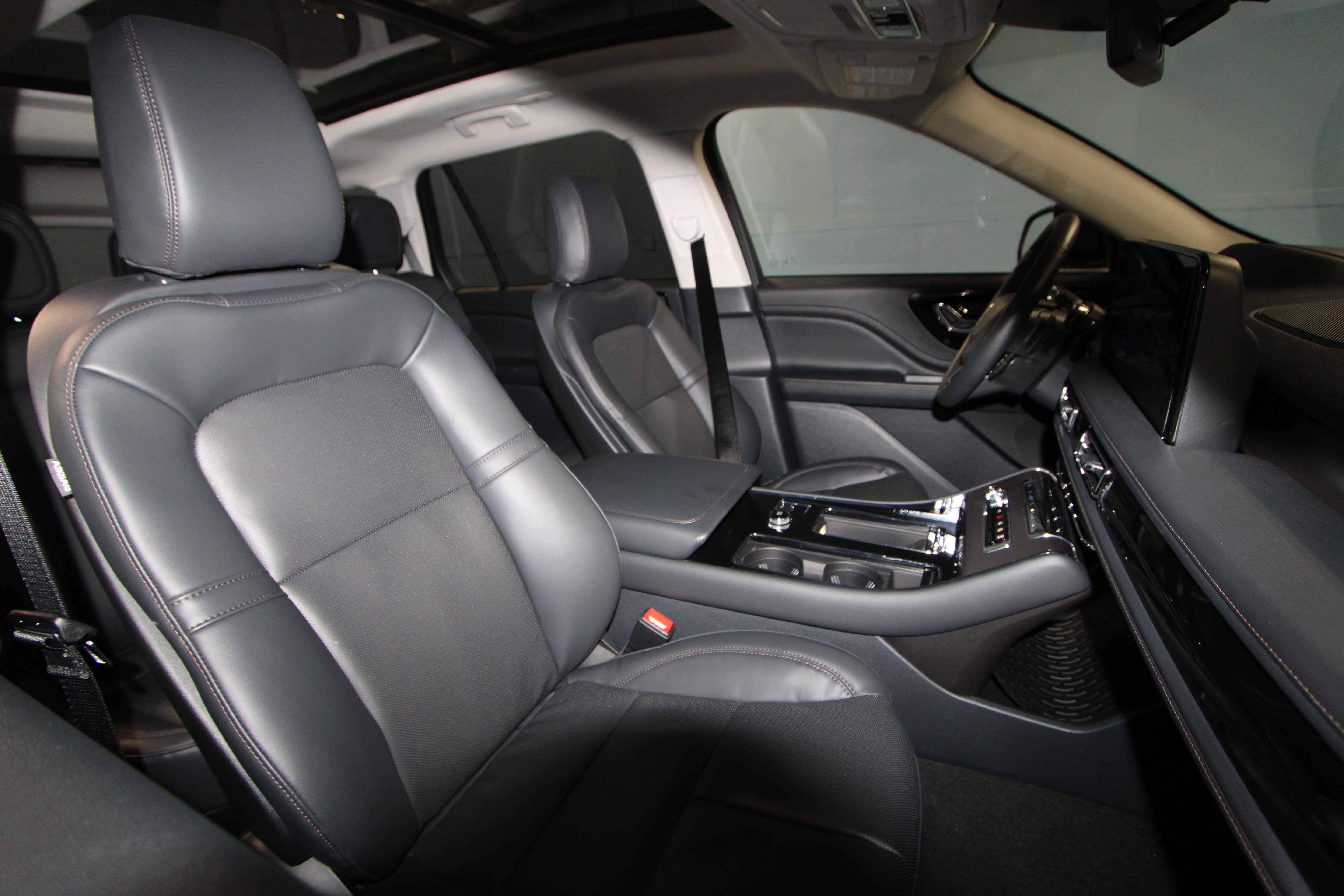 New 2026 Lincoln Aviator AWD w/ Jet Appearance Package image 20