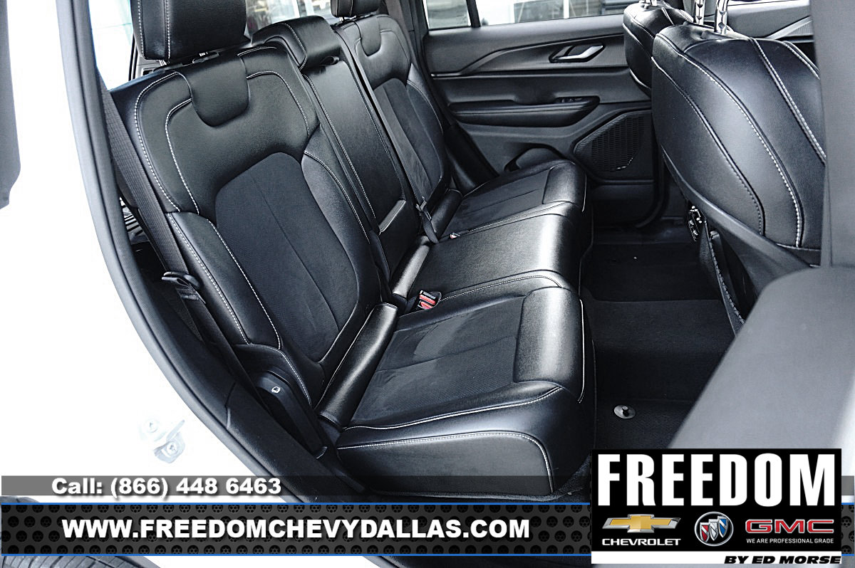 Used 2024 Jeep Grand Cherokee Altitude RWD image 12