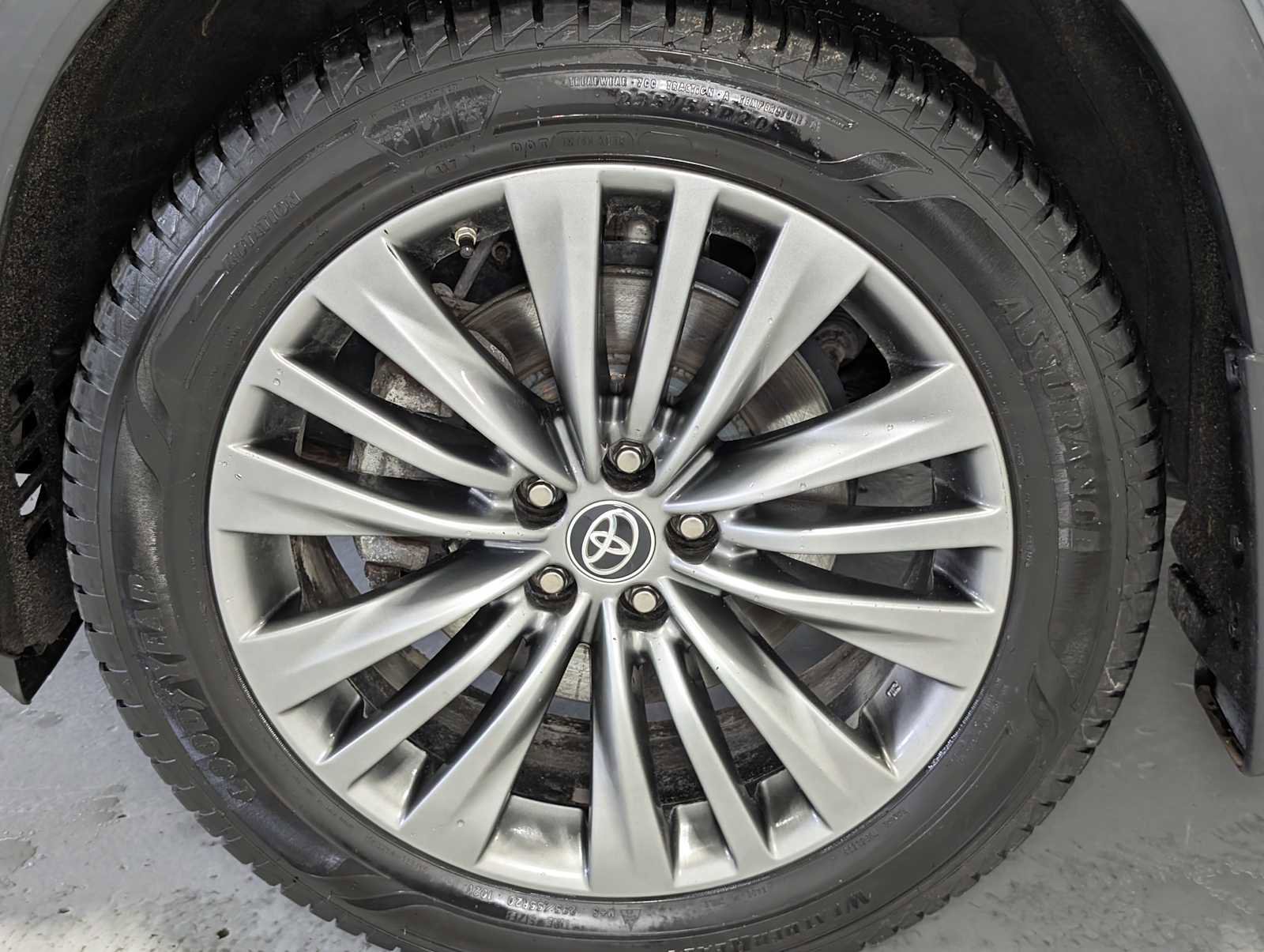 Used 2021 Toyota Highlander Platinum image 3