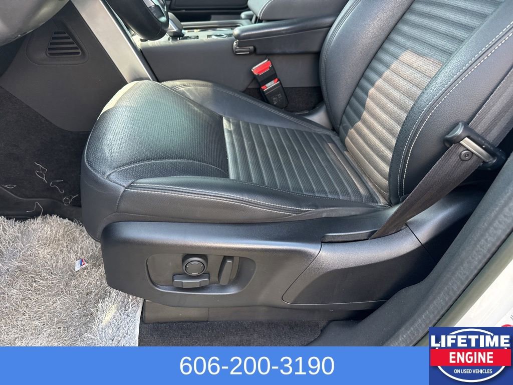 Used 2023 Land Rover Discovery S R-Dynamic image 17