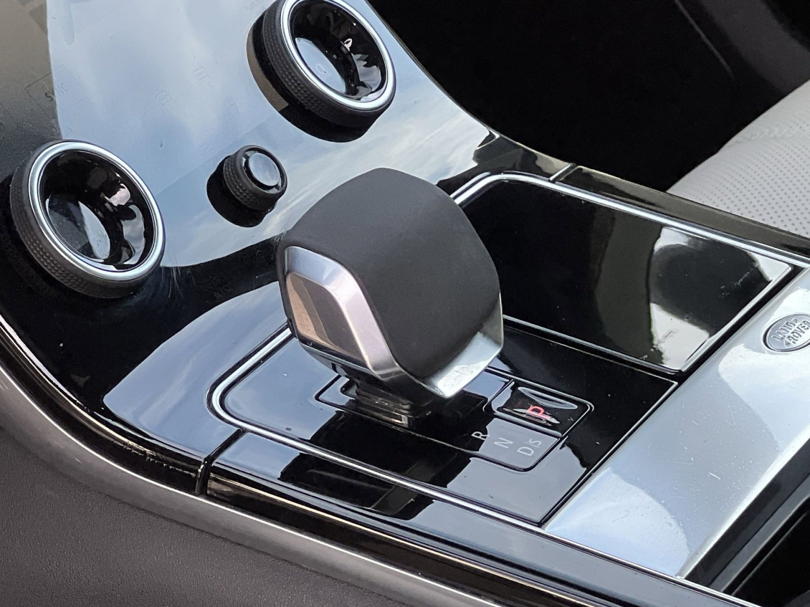 Used 2022 Land Rover Range Rover Velar R-Dynamic S AWD/4WD image 20