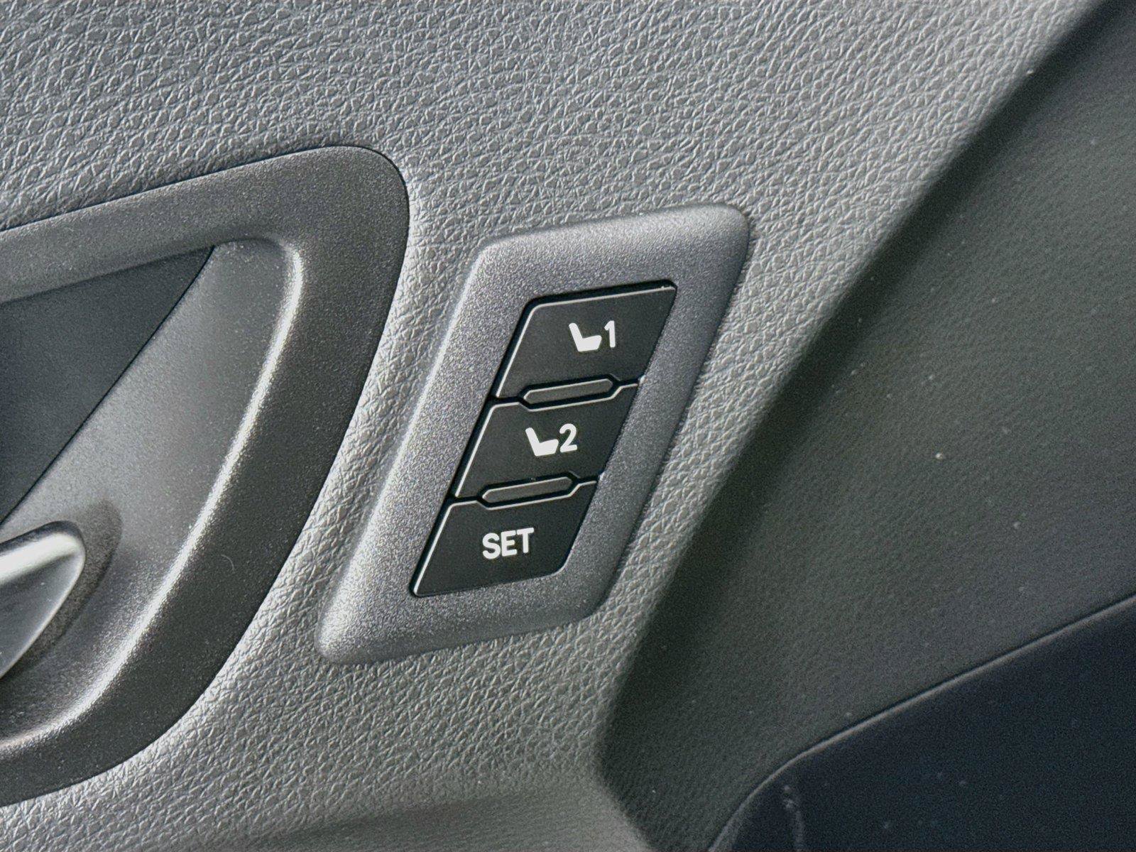 Certified 2025 Toyota Sienna Limited FWD image 32