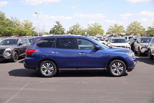 Used 2017 Nissan Pathfinder SL w/ SL Premium Package AWD/4WD image 5
