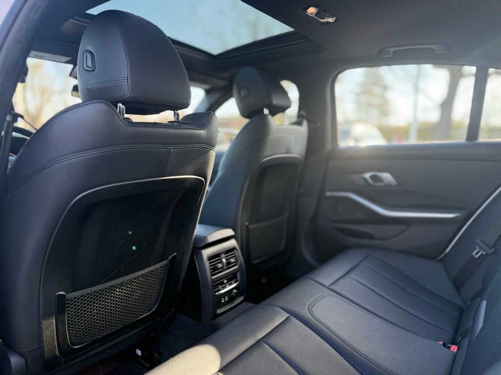 Used 2019 BMW 330i Sedan w/ Premium Package image 17