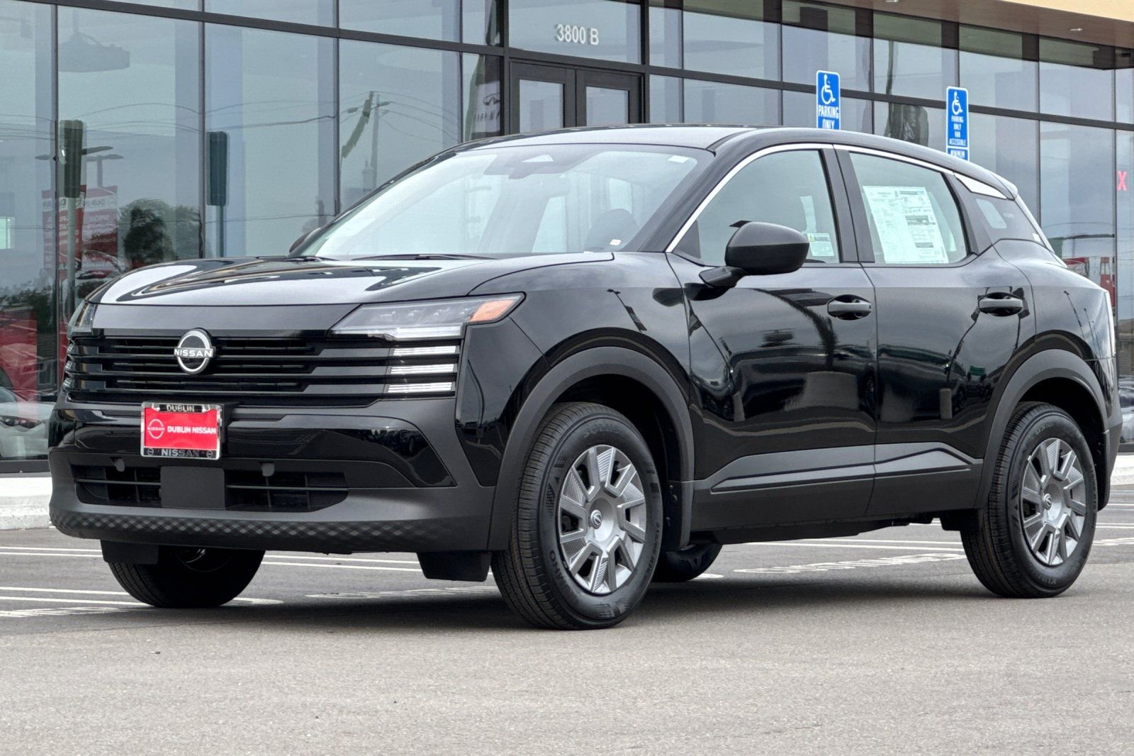 New 2025 Nissan Kicks S image 8