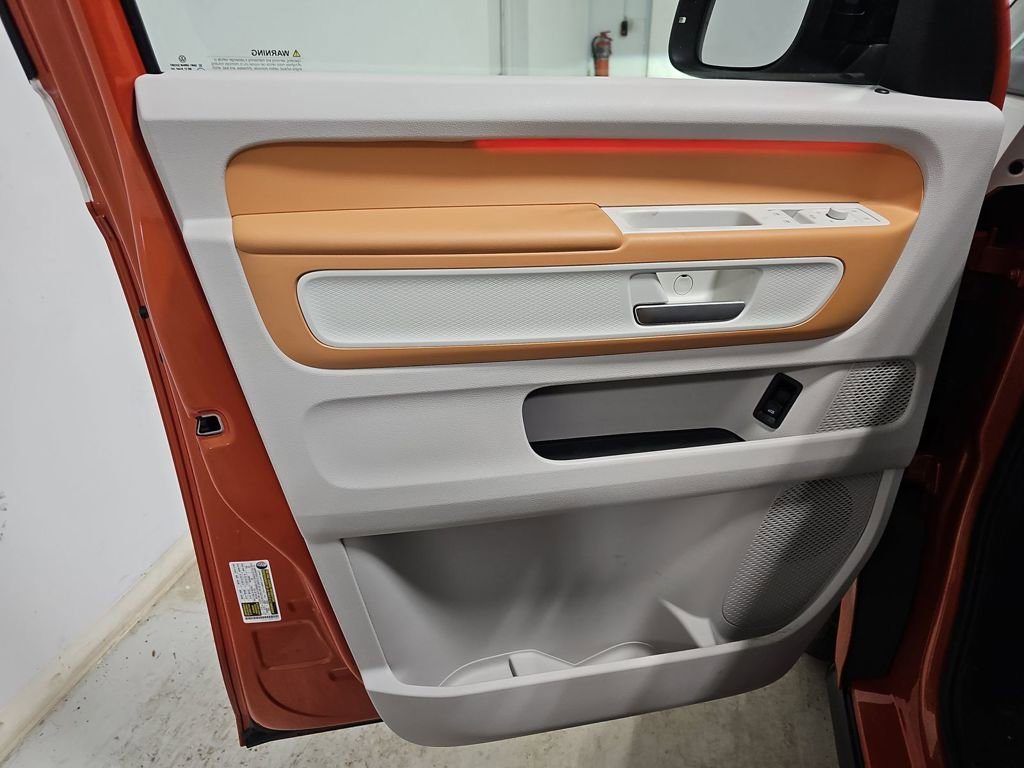 Used 2025 Volkswagen ID. Buzz Pro S Plus image 17