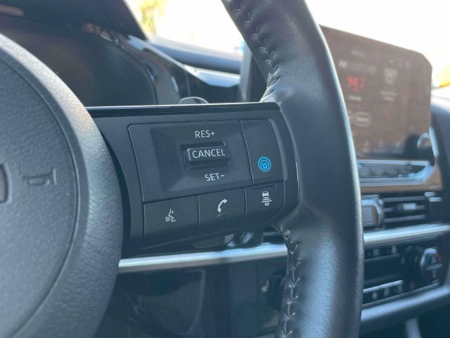 Used 2025 Nissan Pathfinder SL AWD/4WD image 22