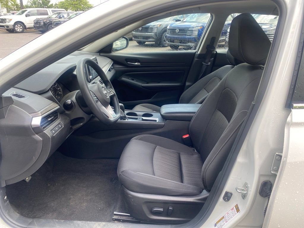 Certified 2025 Nissan Altima 2.5 SV FWD image 17
