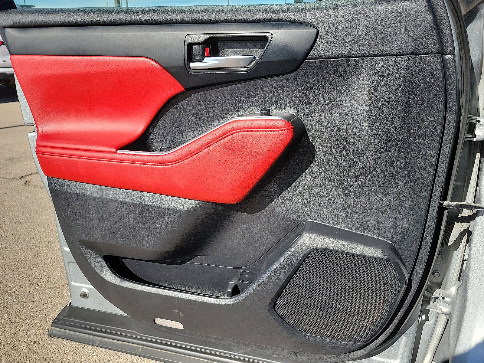 Used 2023 Toyota Highlander XSE image 11