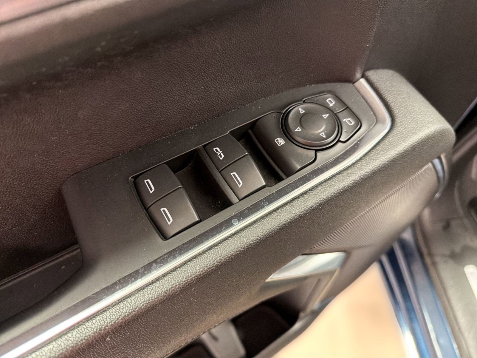 Used 2023 Chevrolet Silverado 1500 LT image 12