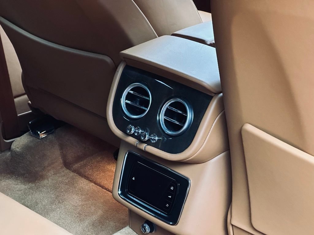 Used 2019 Bentley Bentayga AWD/4WD image 21