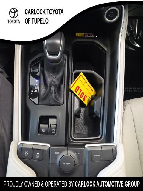 Used 2025 Toyota Grand Highlander FWD image 30