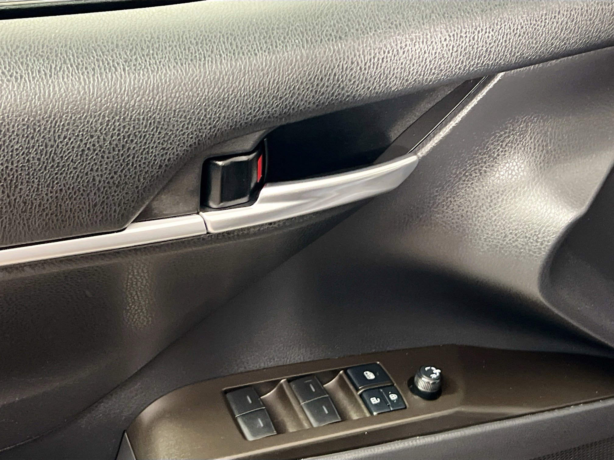 Used 2021 Toyota Camry SE w/ Audio Upgrade Package image 16