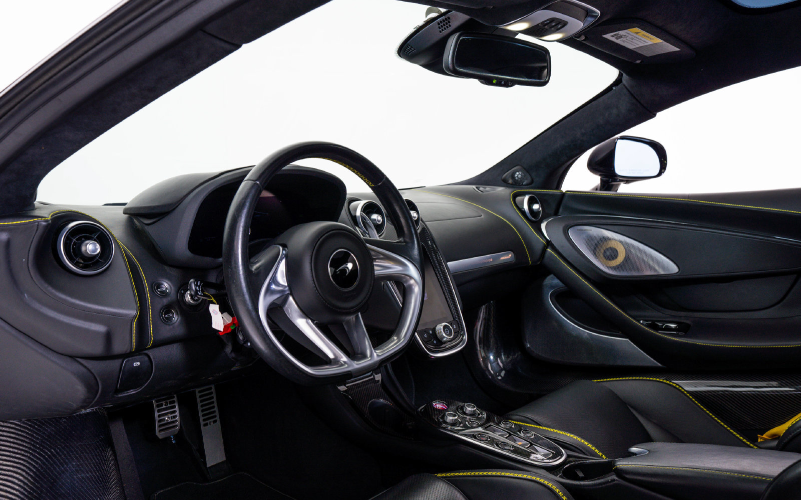 Used 2022 McLaren GT RWD image 17