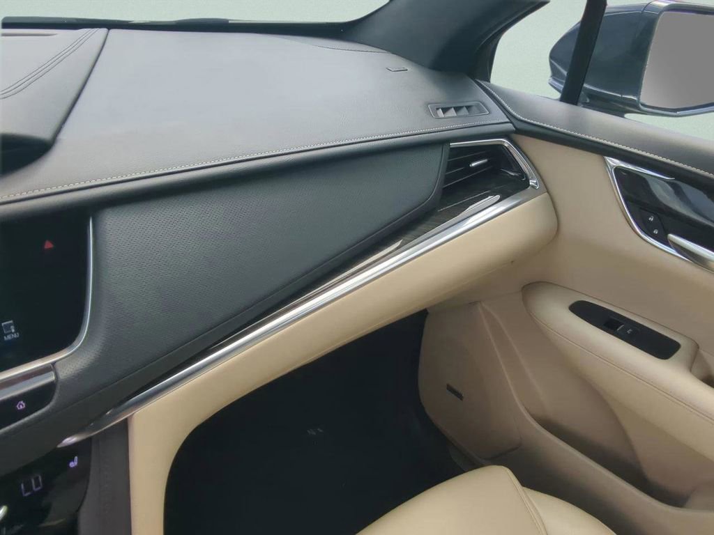 Used 2018 Cadillac XT5 AWD image 17