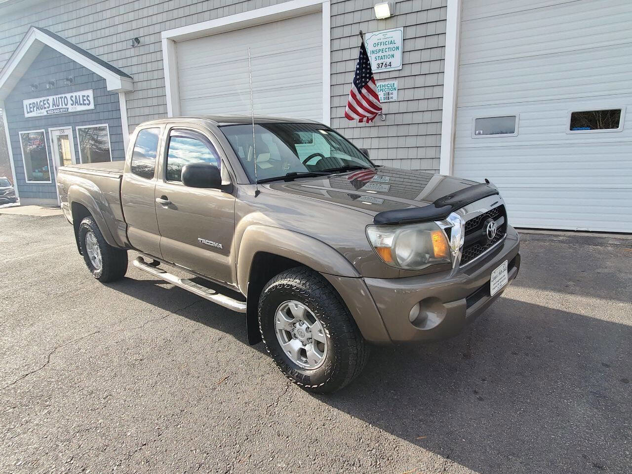Used 2011 Toyota Tacoma 4x4 Access Cab V6 image 2