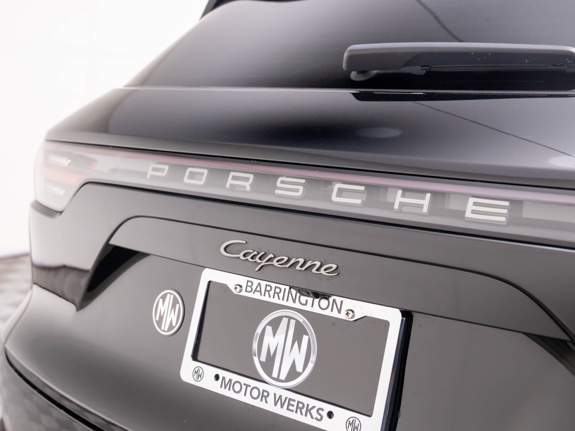 Certified 2023 Porsche Cayenne Platinum Edition image 36