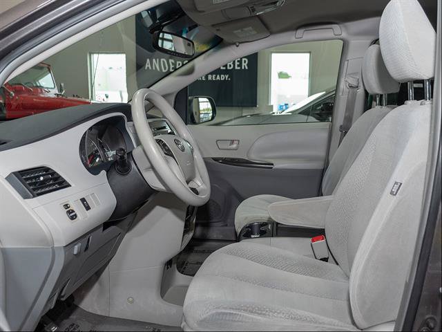 Used 2011 Toyota Sienna LE w/ Towing Pkg AWD/4WD image 7
