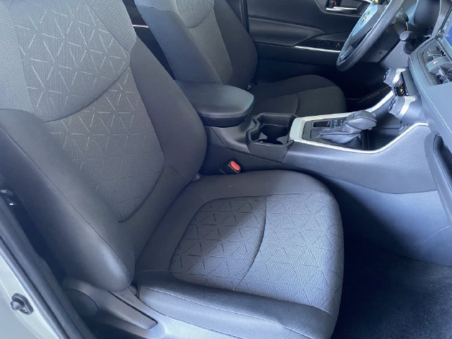 Used 2021 Toyota RAV4 XLE AWD/4WD image 9