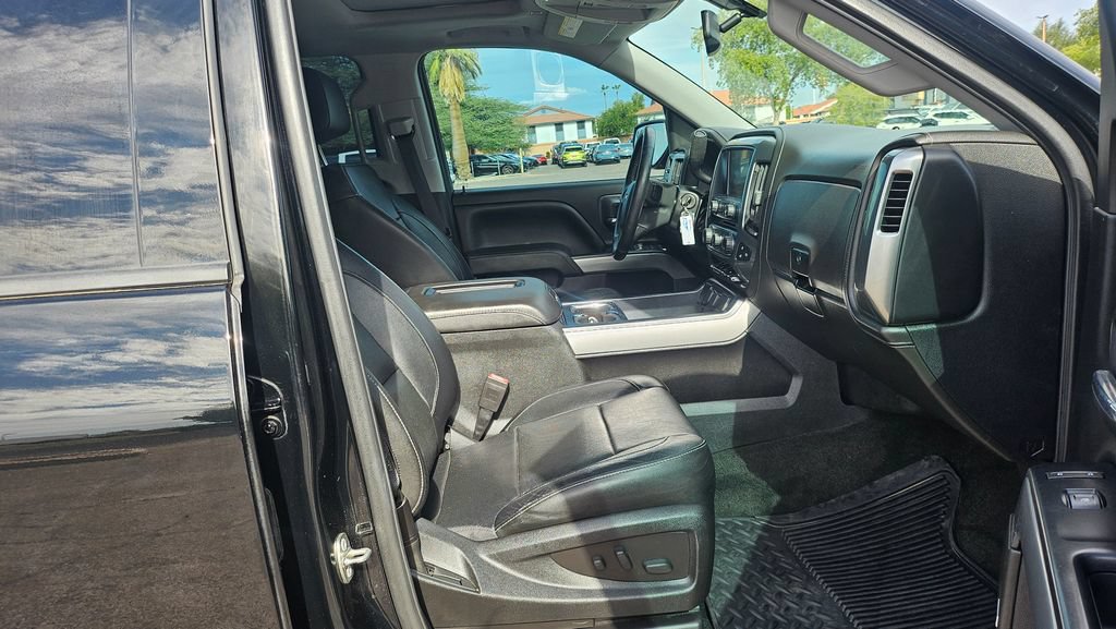 Used 2018 Chevrolet Silverado 1500 LTZ Z71 w/ LTZ Plus Package AWD/4WD image 19