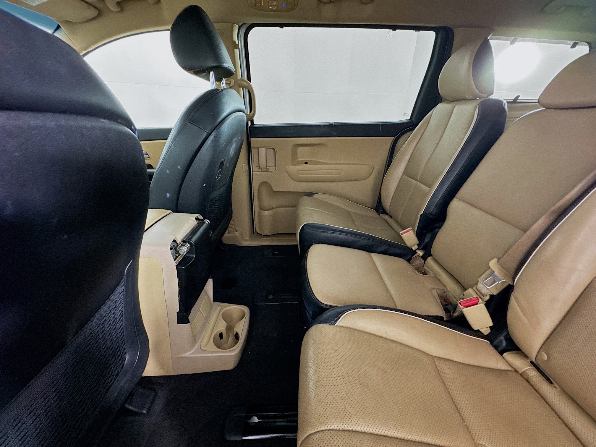 Used 2017 Kia Sedona LX w/ LX Essentials Premium Package FWD image 24