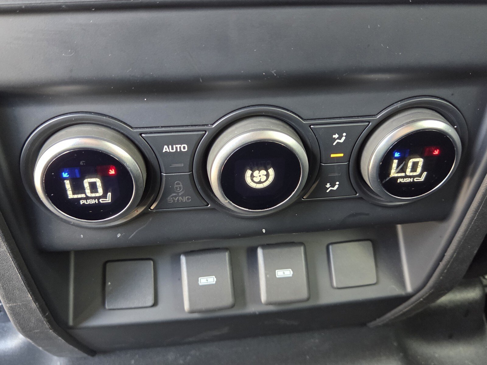 Used 2023 Land Rover Defender 110 S AWD/4WD image 6