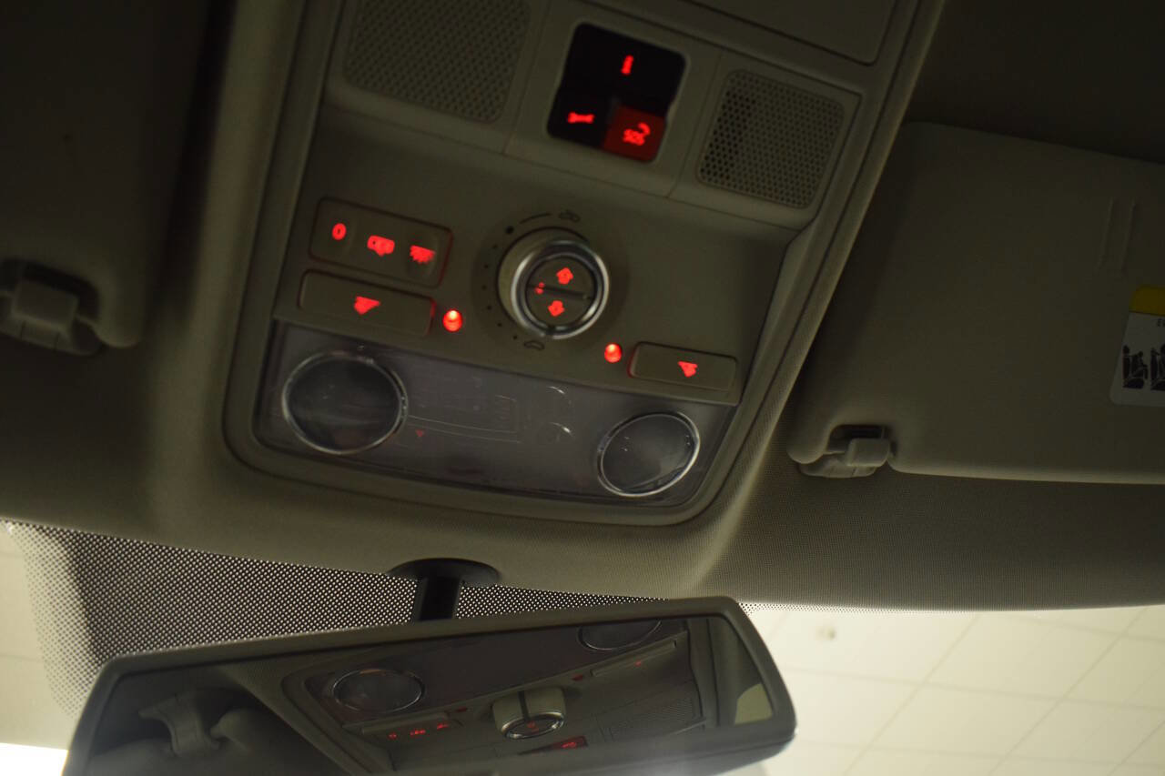 Used 2016 Volkswagen Tiguan SE image 34