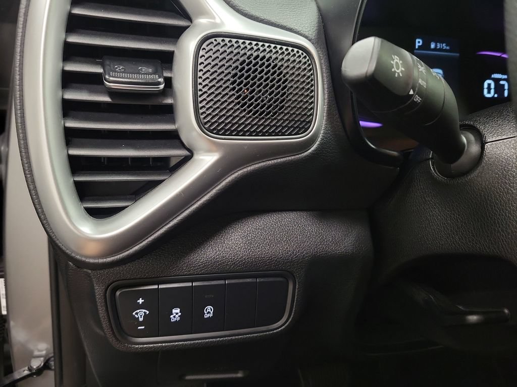 Used 2025 Kia Soul LX w/ LX Technology Package FWD image 23