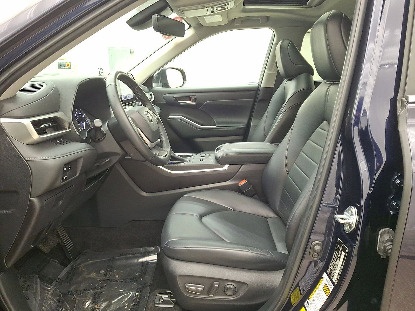 Certified 2023 Toyota Highlander XLE image 11